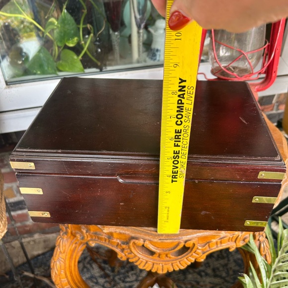 Vintage Wooden Jewelry Box with Brass Accents - Picture 15 of 15